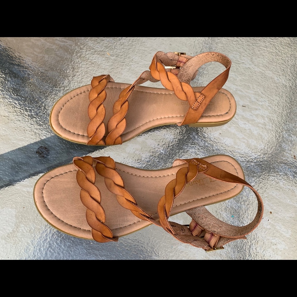 Flat Sandals - Picture 3 of 4